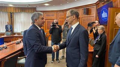 وزير السياحة يبحث مع رئيس وزراء صربيا سبل التعاون المشترك