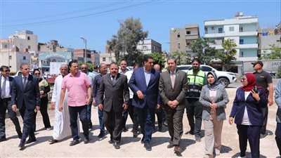 محافظ دمياط يتفقد أعمال رصف طريق الناصرية ويوجه بسرعة إنهاء توصيل الصرف الصحي