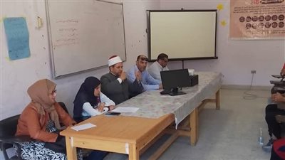 رئيس منطقة الإسماعيلية الأزهرية يلتقي معلمي الحاسب الآلي استعدادا للامتحانات الشفوية