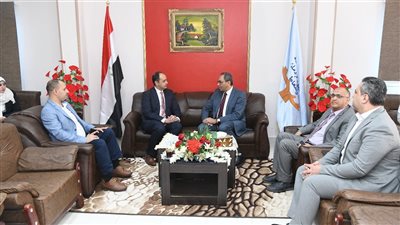 محافظ قنا يتفقد مركز 