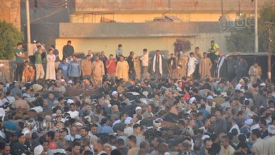 إقبال كثيف على سوق المناشي لشراء أضاحي العيد والأسعار ترتفع 15 جنيهًا للكيلو (فيديو وصور)