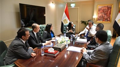 وزير الصحة يناقش خطوات تنفيذ تكليفات الرئيس السيسي بزيادة عدد فصول الحضانات