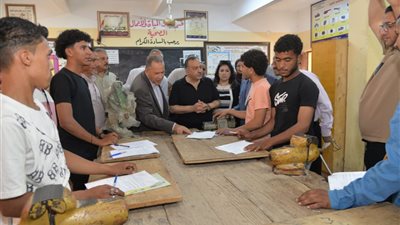 محافظ أسيوط يتفقد مركز خان الخليلي للحرف اليدوية ويؤكد دعمه للصناعات التراثية (صور) 