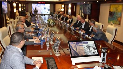 قناة السويس: تطوير البنية التحتية لتحقيق أعلى درجات الأمان الملاحي (صور)