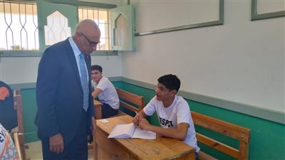 محافظ شمال سيناء يتفقد امتحانات الثانوية الأزهرية 
