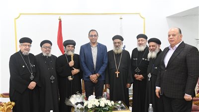 محافظ قنا يستقبل وفدي مطرانيتي دشنا ونجع حمادي 