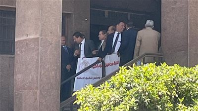 وقفة لمحامي جنوب الجيزة أمام المحكمة الابتدائية رفضًا لزيادة الرسوم القضائية (صور) 