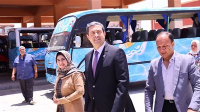 محافظ دمياط يتفقد ساحة انتظار رحلات اليوم الواحد ويتابع جاهزية الطفطف برأس البر