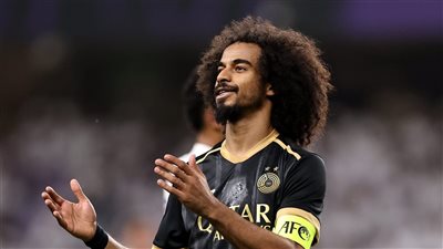 السد القطري يجدد عقد أكرم عفيف ويمنحه راتبًا أعلى من لامين يامال