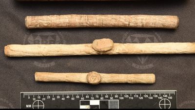 السياحة والآثار تتسلم سبع قطع أثرية خرجت بطرق غير مشروعة قادمة من فرنسا