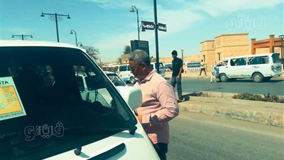 لجنة السيرفيس بأسوان تضبط 30 سيارة مخالفة لخطوط السير (صور)