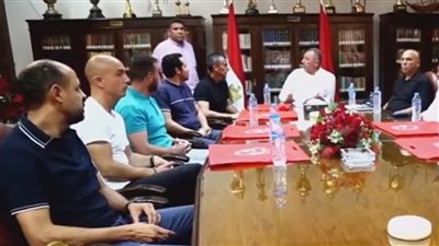 شاهد، جلسة الخطيب مع ريفيرو وجولة المدرب داخل النادي الأهلي 