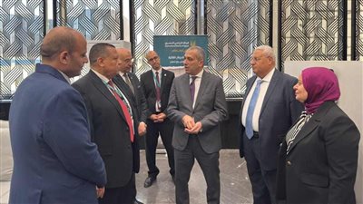 تمهيدًا لافتتاحه، رئيس «الزراعي المصري» يتفقد الأعمال النهائية بمقر البنك بالعاصمة الإدارية