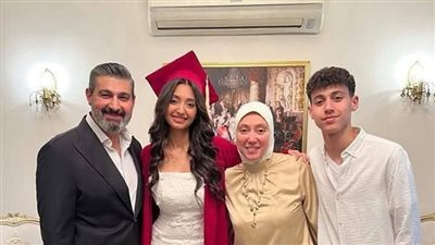 ياسر جلال يحتفل بتخرج ابنته من الثانوية العامة 