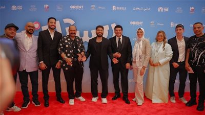 تامر حسني يحتفل بالعرض الخاص لفيلم ريستارت بالإمارات (صور)