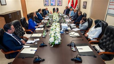 وزير النقل يجتمع ومسئولي شركة الجسر العربي لبحث تطوير الأسطول