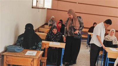 استمرار اختبارات دورة محو الأمية في أسيوط بالتعاون مع الجامعة (صور)