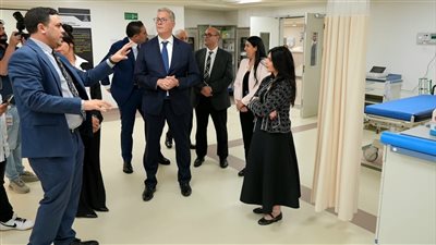 وزير البترول يزور مستشفى أهل مصر ويشيد بدوره الرائد في علاج الحروق 