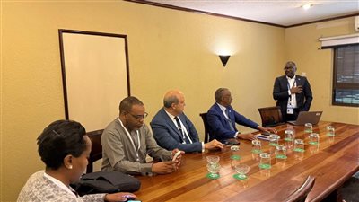 وزير الطيران يبحث مع مسئولي بوينج آليات تعزيز التعاون في برامج السلامة الجوية