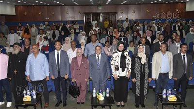 محافظ بورسعيد يشهد العرض الفني لأوبريت “بنت مصر” على مسرح قصر الثقافة (صور) 