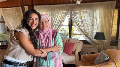 آية سماحة تعتذر لـ مشيرة إسماعيل بمنزلها بعد أزمتهما الأخيرة (صور)