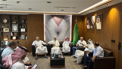 بعثة الحج السياحي: اجتماعات مكثفة مع شركات الطوافة لبحث استعدادات التصعيد إلى عرفات