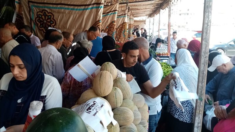 زحام بسوق اليوم الواحد