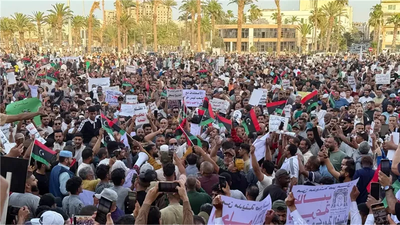 مظاهرات ضخمة ترفع