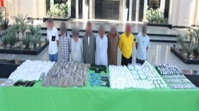 مصرع عنصر شديد الخطورة وضبط بؤر إجرامية للاتجار بالمخدرات والأسلحة في عدة محافظات 