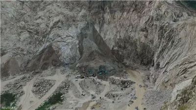 خلف 14 قتيلا، أول فيديو لحادث انهيار محجر في إندونيسيا