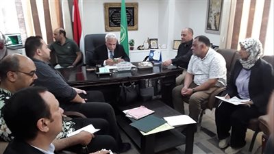 وكيل التعليم بالإسماعيلية يتابع امتحانات الدبلومات الفنية من غرفة العمليات (صور) 