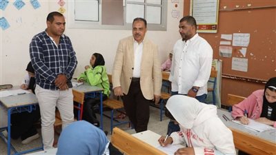 محافظ الشرقية يتفقد لجان امتحانات الشهادة الإعدادية 