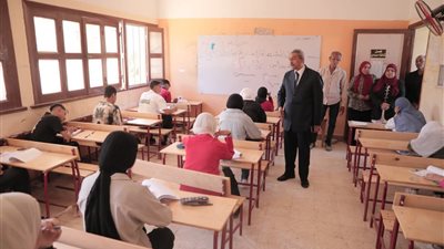 امتحانات الشهادة الإعدادية، انتظام 5153 طالبا داخل 127 لجنة بالوادي الجديد (صور)