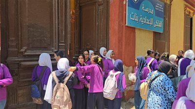 طالبات الشهادة الإعدادية بالقاهرة: امتحان العربي سهل والأسئلة مباشرة (فيديو) 