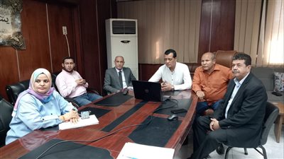 مدير تعليم سوهاج يتابع انتظام امتحانات الشهادة الإعدادية بغرفة العمليات المركزية 