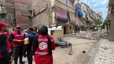 الهلال الأحمر: إنقاذ 34 شخصًا عالقًا في المناطق المتضررة من سيول الإسكندرية (صور)
