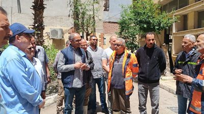 نائب وزير الإسكان يتابع جهود التعامل مع تجمعات مياه الأمطار بالإسكندرية