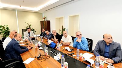 وزير الإسكان يستعرض موقف تسليم وتشغيل المشروعات التنموية بالعلمين الجديدة