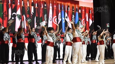 وسط تفاعل كبير، طلاب مدارس الحسام يشعلون المسرح بعرض فني عن القضية الفلسطينية (فيديو وصور)