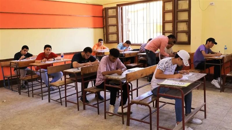 طلاب الدبلومات الفنية،
