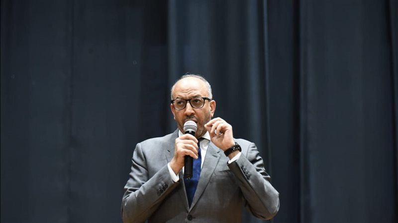 الدكتور حسام المندوة