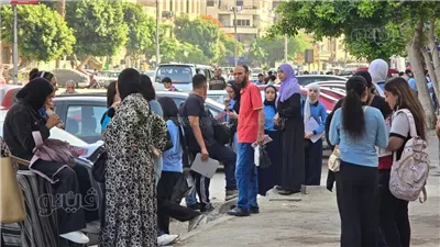 بدء توافد طلاب الشهادة الإعدادية بالقاهرة والجيزة على اللجان
