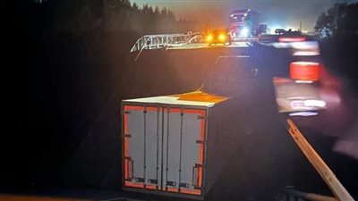 مصرع وإصابة 48 شخصا في انهيار جسر بروسيا وخروج قطار عن مساره (فيديو)