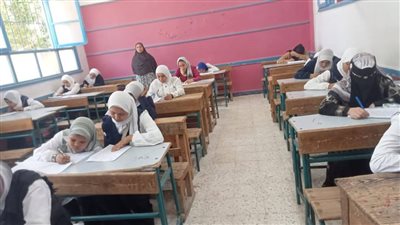 77 ألف طالب يؤدون اليوم امتحانات الإنجليزي والعلوم بأسيوط