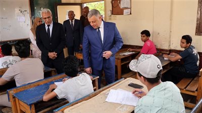 محافظ الإسماعيلية يتفقد لجان امتحانات الشهادتين الإعدادية والثانوية الأزهرية (صور) 