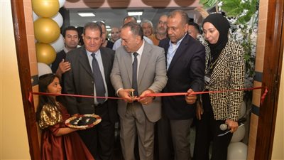 محافظ أسيوط يشهد الحفل الختامي ويفتتح المعرض السنوي للأنشطة المدرسية (صور)