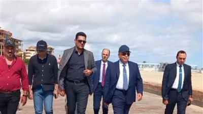 محافظ الدقهلية يتفقد شاطئ جمصة لاستقبال المصطافين (صور) 