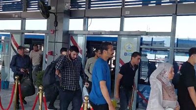 النقل تعلن تشغيل المرحلة الأولى من الأتوبيس الترددي.. 14 محطة تدخل الخدمة.. دقيقة ونصف زمن التقاطر في أوقات الذروة.. والوزارة تحذر المواطنين من 4 ممارسات (صور)