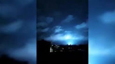 ظهور الضوء الأبيض في سماء الإسكندرية قبل العاصفة يثير الفزع، وباحث فلكي يكشف السر