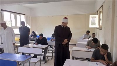 رئيس منطقة الإسكندرية الأزهرية وموفدو قطاع المعاهد يتفقدون امتحانات الثانوية